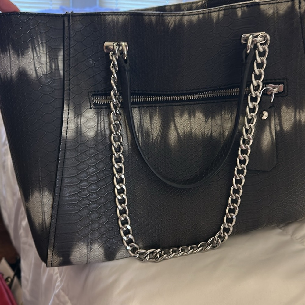 Guess Purse - Picture 2 of 4